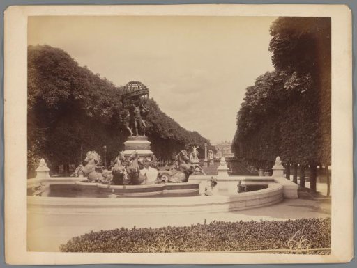 Fontaine de l'Observatoire in the Jardin Marco Polo in Paris