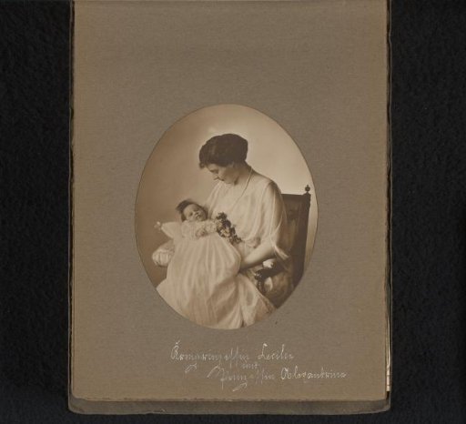 Portrait of Cecilie of Mecklenburg-Schwerin with her daughter Alexandrine of Prussia