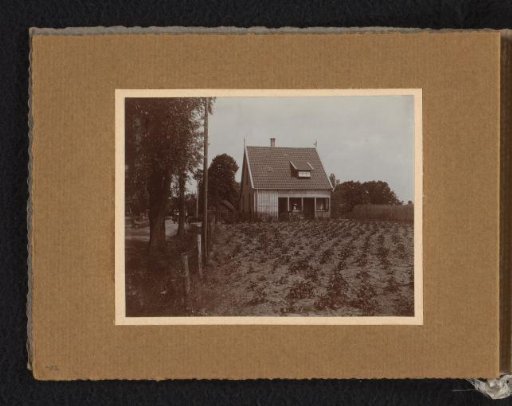 View of the residence and studio of Cornelis van der Griendt in Laren, North Holland