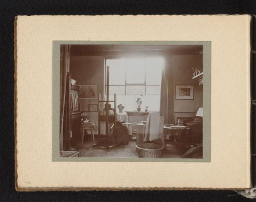 Unknown woman behind an easel in the studio of Cornelis van der Griendt in Laren, North Holland