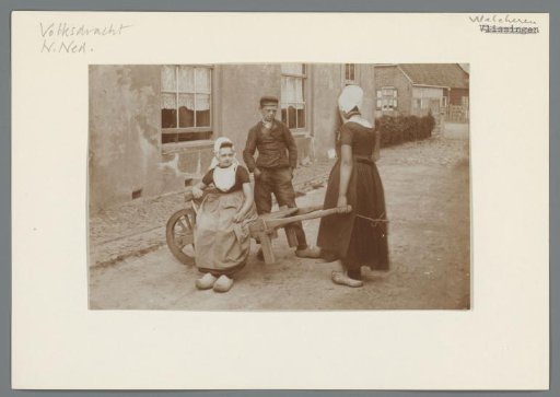 Children in Walcheren costume on the street