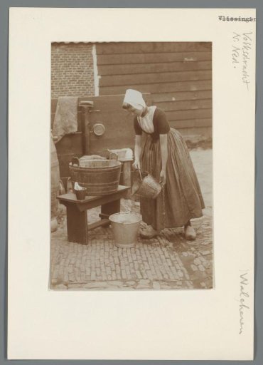 Woman in everyday dress from Walcheren by a wash tub