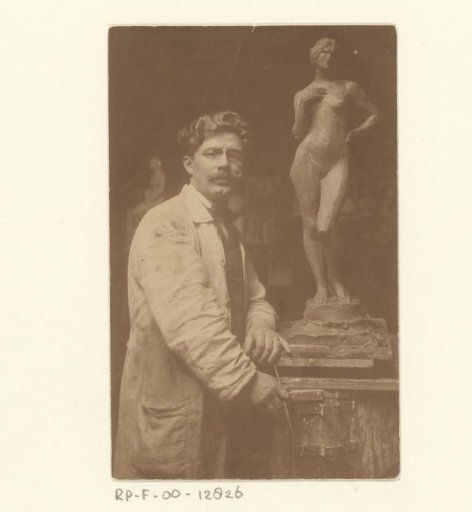 Portrait of Toon Depuis in his studio