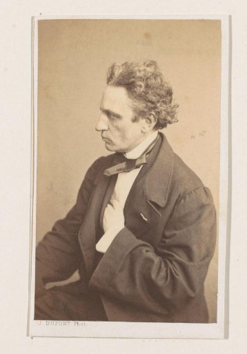 Portrait of the painter Huib van Hove, half-length