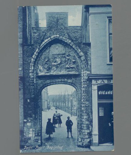 Delft. Bagijnhof Gate