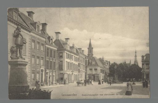 Leeuwarden. Goeverneursplein with statue Uz Heit