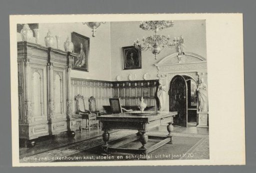Great hall, oak cabinet, chairs and writing desk from the year 1670