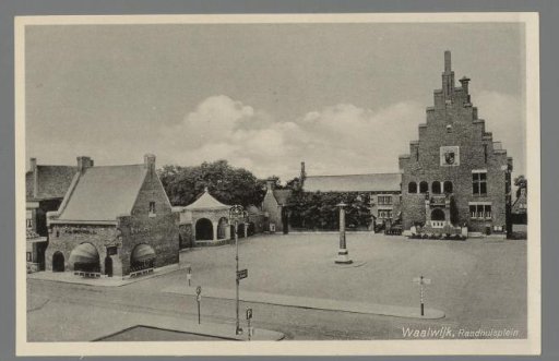 Waalwijk, Raadhuisplein
