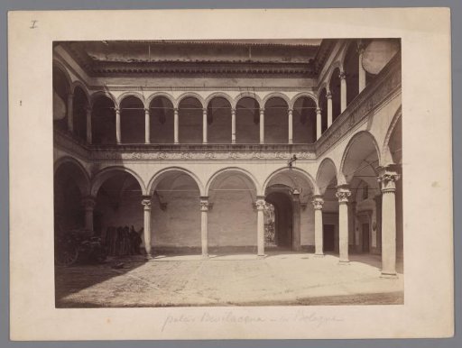 Binnenplaats van het Palazzo Bevilacqua te Bologna
