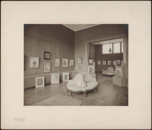 Interior of art dealer Reckers during the Redon exhibition of 1907, Rotterdam