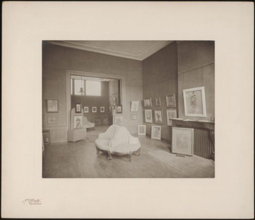 Interior of art dealer Reckers during the Redon exhibition of 1907, Rotterdam