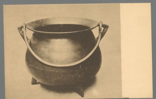 Stedelijk Museum at Leiden. Spanish pot, found in the Lammenschans near Leiden 1574