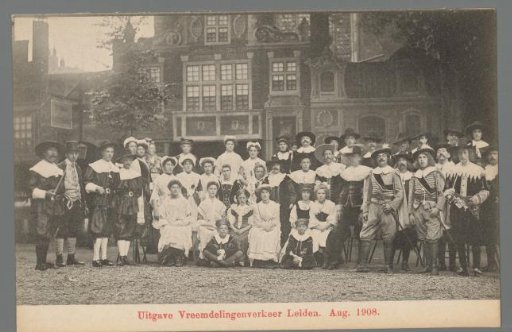 Group portrait of people in costume during the Old Holland festivities in Leiden