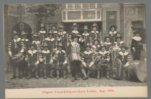 Group portrait of musicians in costume during the Old Holland festivities in Leiden