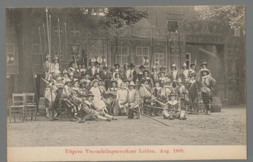 Group portrait of people in costume during the Old Holland festivities in Leiden