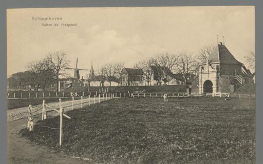 Schoonhoven. Outside the Ferry Gate