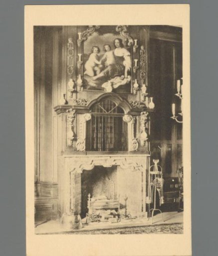 De Zonheuvel: Dining room fireplace