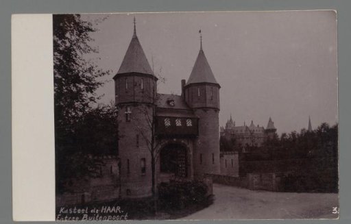 Castle de Haar. Entrance to Outer Gate