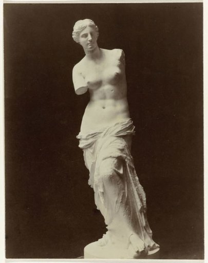 Sculpture of the Venus de Milo in the Louvre in Paris
