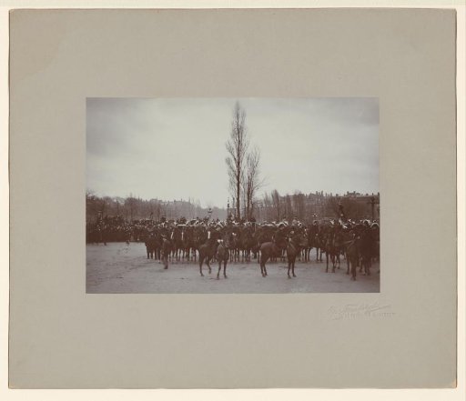 Honorary escort of Amsterdam citizens at the inauguration of Queen Wilhelmina