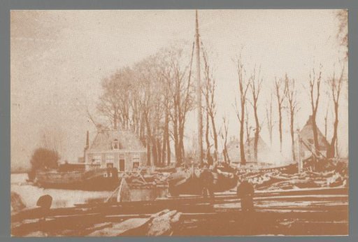 Shipyard on the Dedemsvaart. Ca. 1915 (Hasselt)