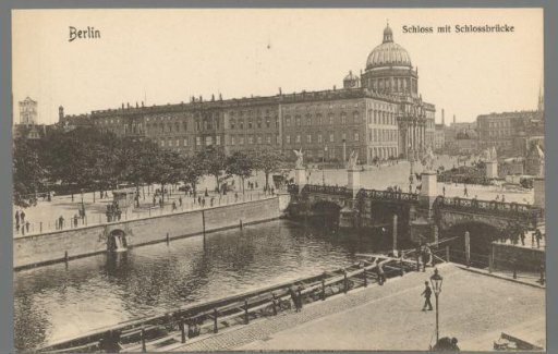 Berlin. Palace with the Palace Bridge