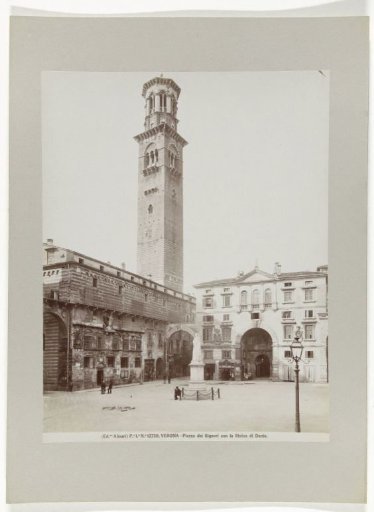 Piazza dei Signori with the statue of Dante