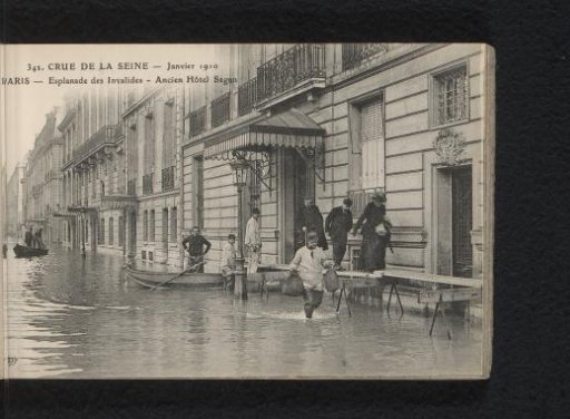 Paris. Esplanade des Invalides. Former Hôtel Sagan