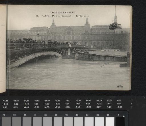 Paris. Pont du Carrousel. January 1910