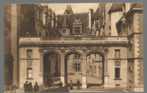 Pau. The Castle. Main entrance