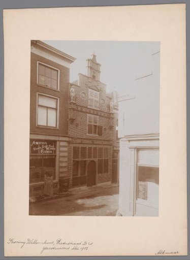 View of the Koning-Willemshuis at Pieterstraat 16 in Alkmaar