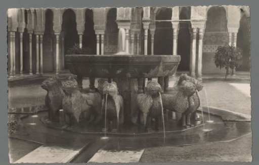 Granada - Alhambra: Patio de los Leones - Fuente / Alhambra: Cour des Lions. Fontaine / Alhambra: Lions Courtyard. Fountain