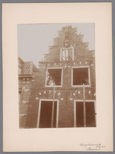 Facade of Schagelstraat 36 in Haarlem during restoration