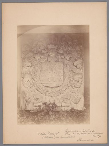 Stone with coat of arms of the ruin of the castle at Heemstede