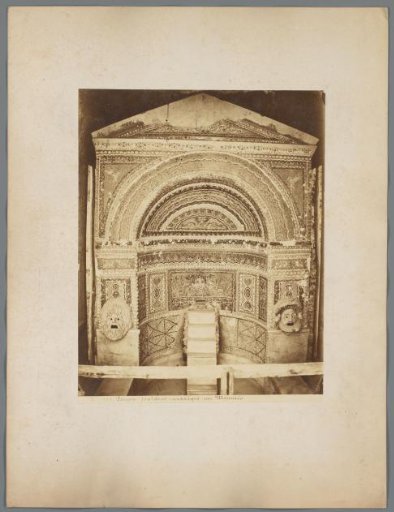 Niche with mosaics and fountain in Pompeii