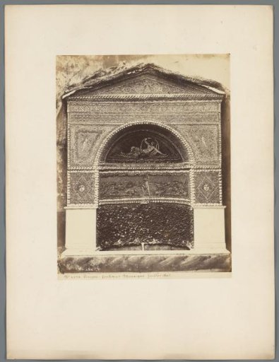Niche with mosaics and fountain in Pompeii