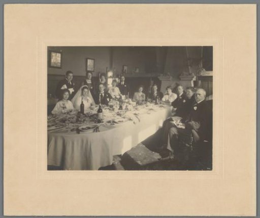 Group portrait of the Jonker family at a wedding feast