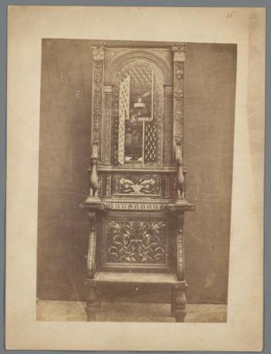 Cabinet with trompe-l'oeil effect