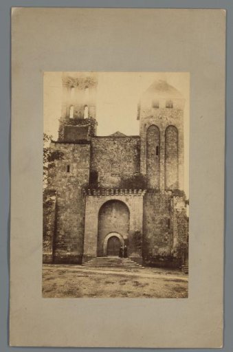 Castle ruin with two women in front