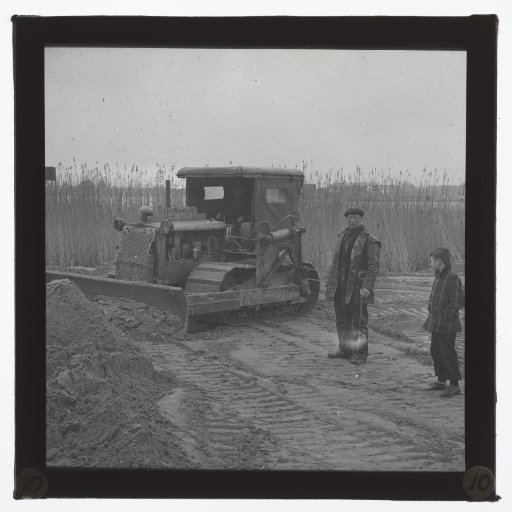 Men by a bulldozer, South Holland