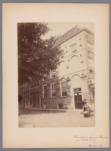 Corner house at the Nieuwe Haven and the Vlak in Dordrecht
