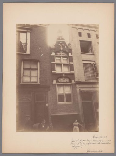 Façade between Voorstraat 207 and 209 in Dordrecht