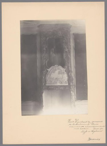 Marble mantelpiece with apron