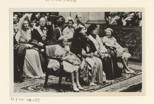 H.R.H. Princess Wilhelmina, H.R.H. Princess Armgard and the Princesses Beatrix and Irene at the inauguration in the New Church in Amsterdam / 6 September 1948