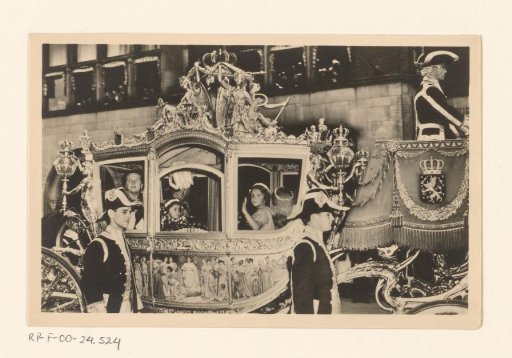 The Golden Coach through Amsterdam after the inauguration in the New Church in Amsterdam / 6 September 1948