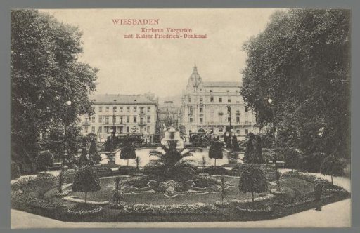 Kurhaus Forecourt with the Kaiser Friedrich Monument