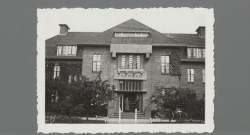 View of the Vogelenzang Foundation in the Eikenhorst Pavilion