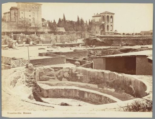 Pond near the Palazzo de Cesari in Rome
