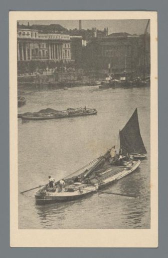 View of the Custom House on the Thames with boats