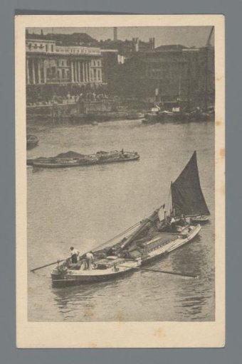 View of the Custom House on the Thames with boats